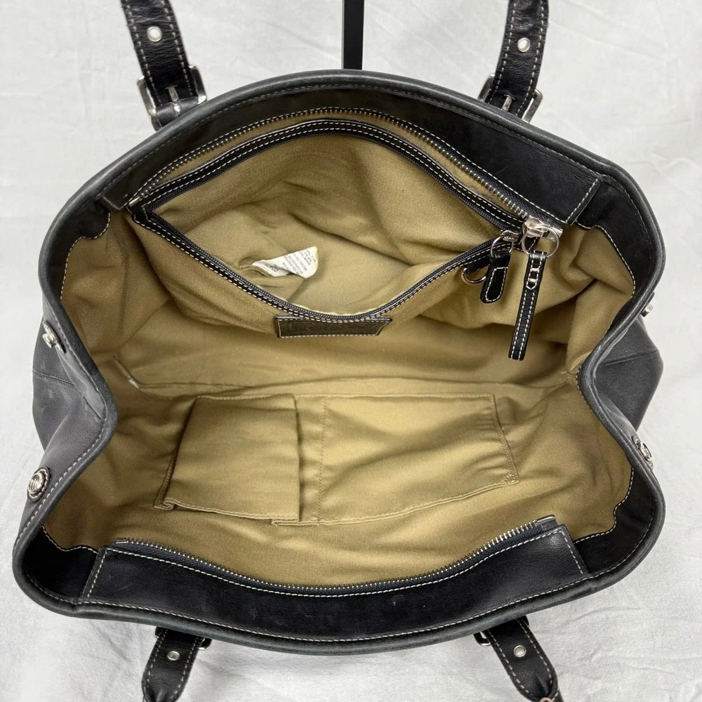 Coach Leather Purse‎ Top Handle Bag/ Purse Black Buckle
